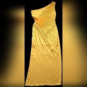 Elegant Gianni Bini one-shoulder pleated evening gown, size 14, Formal dress